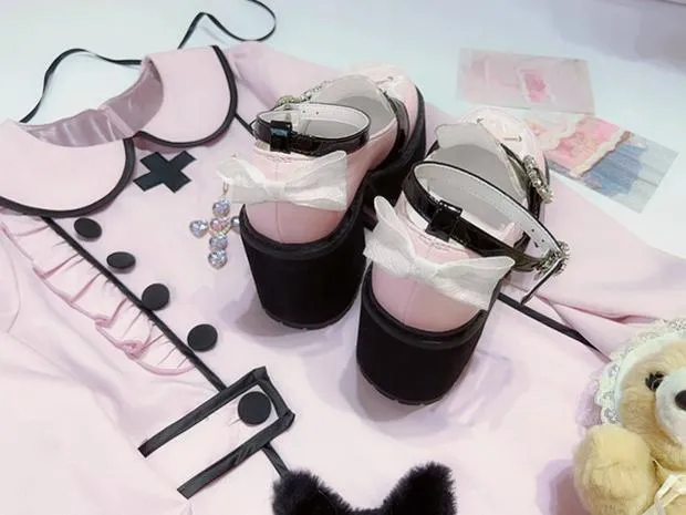 Jirai Kei Black/Pink Platform Shoes With Rhinestones